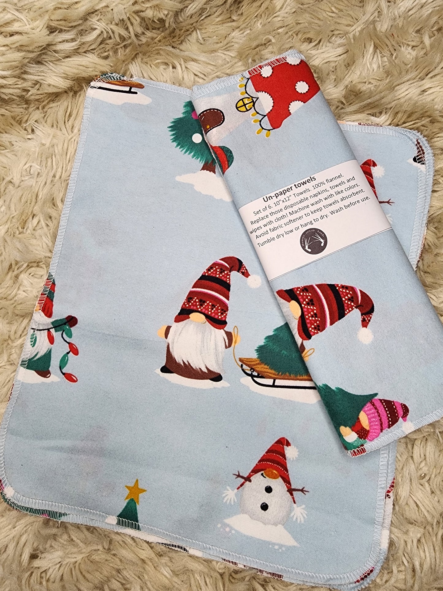 Gnomes on blue un-paper toweĺs