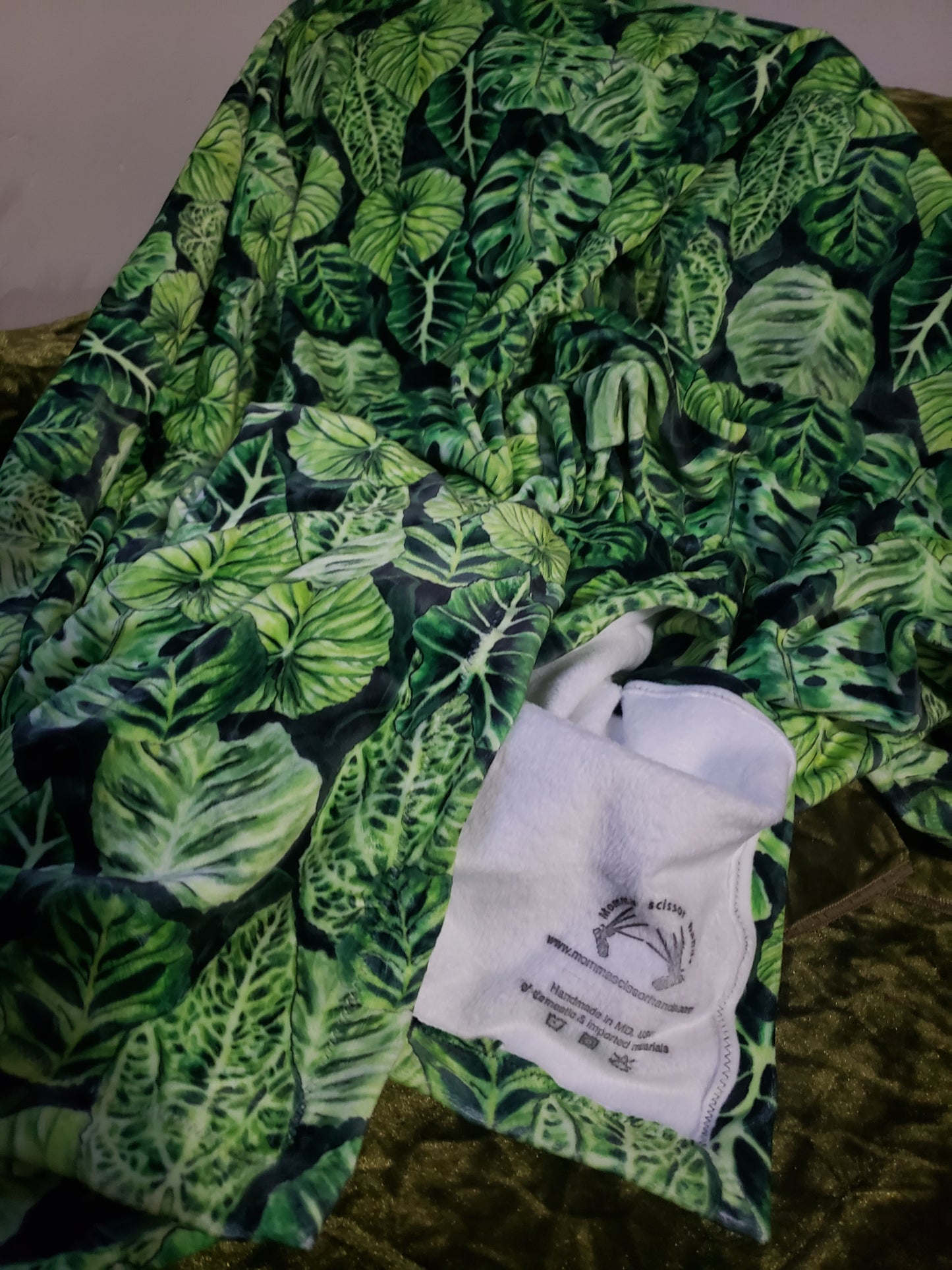 Oversized Aroid throw blanket