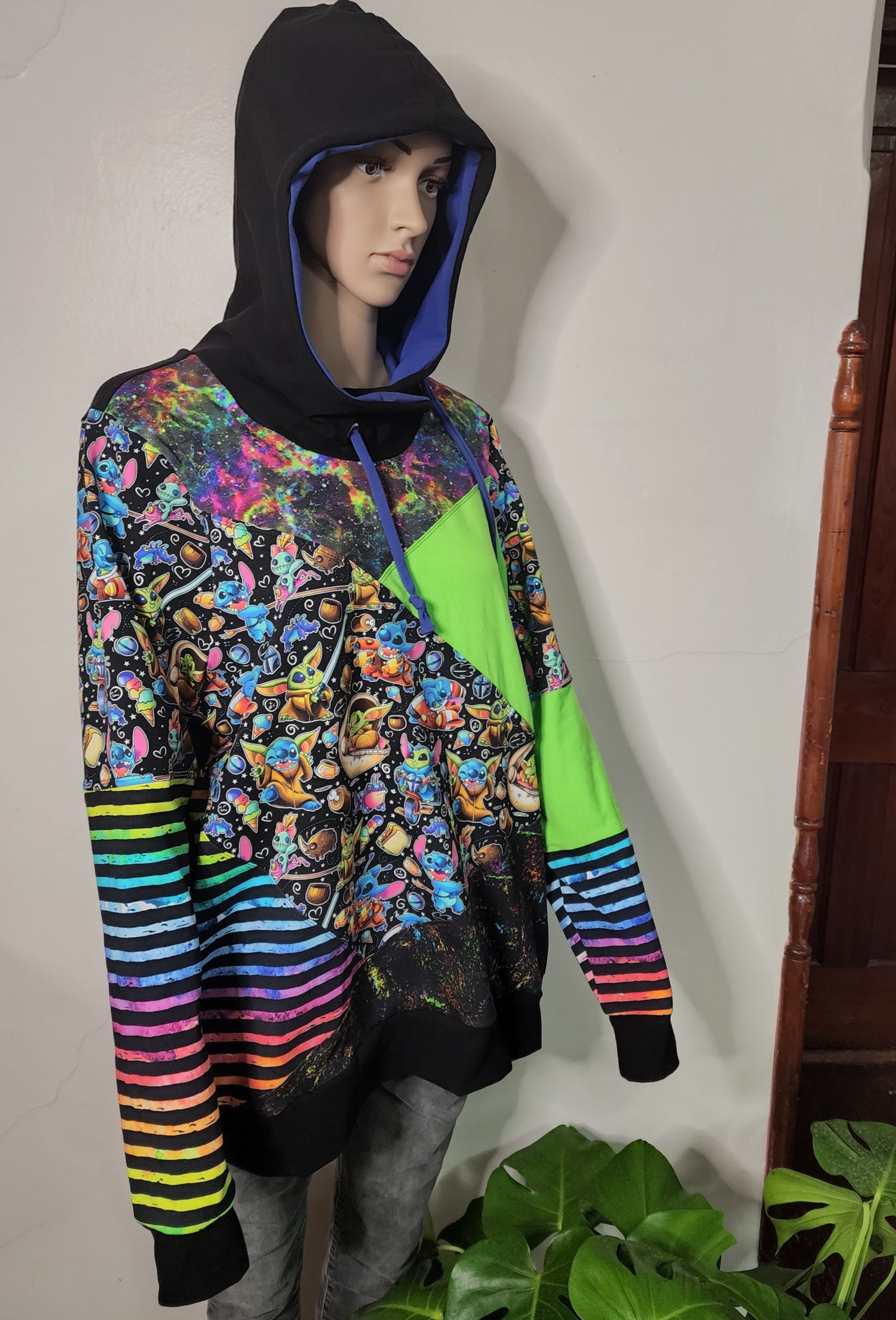 XXL Stitch in the galaxy hoodie