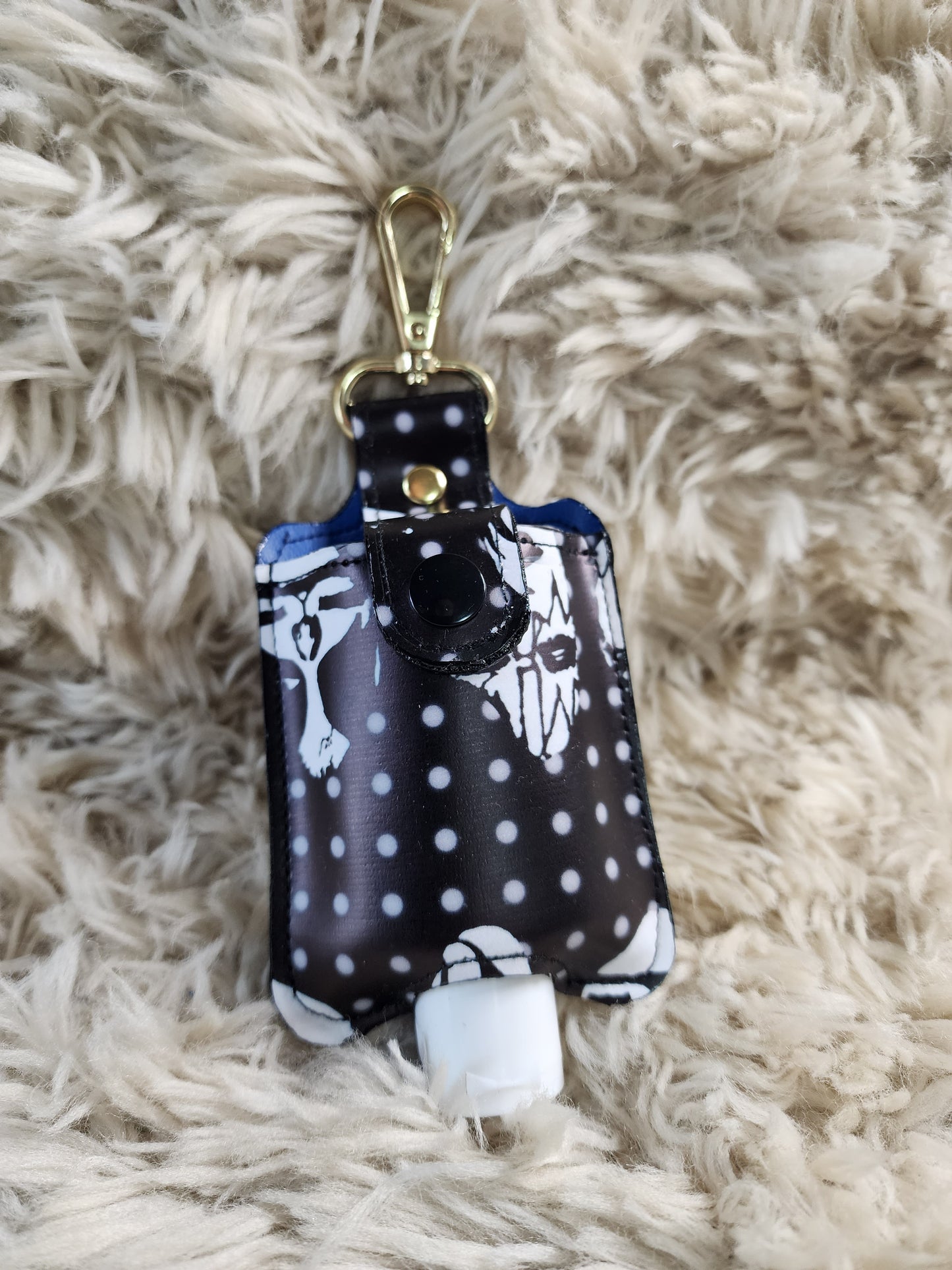 Kiss hand sanitizer pouch