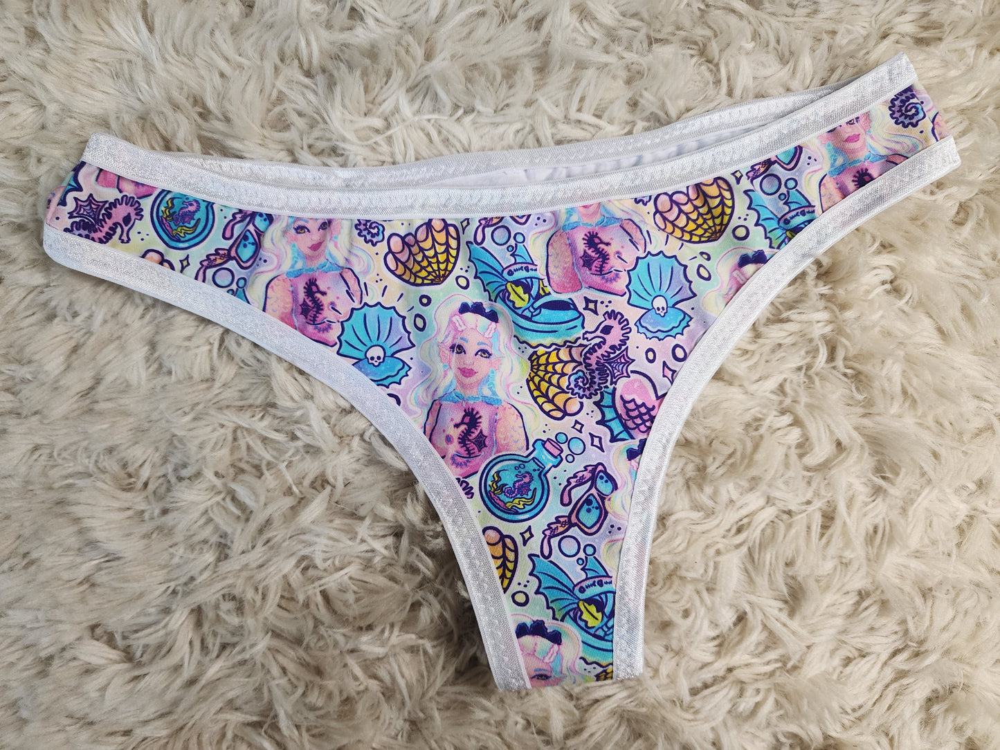 Med. Pastel mermaid flat front thong