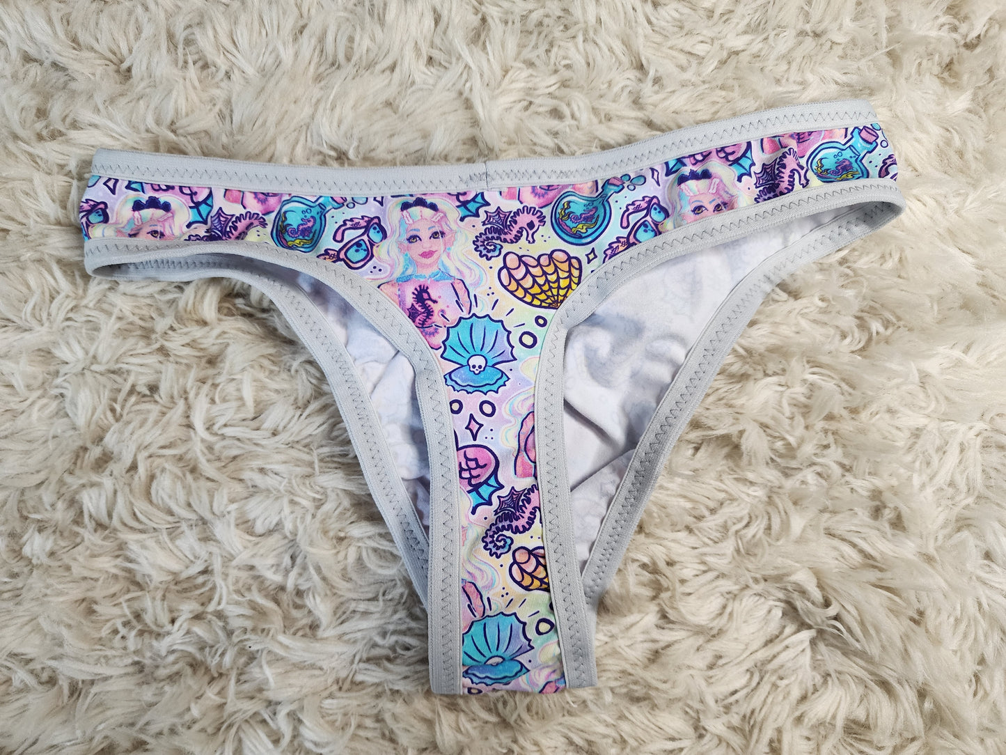 Med. Pastel mer queen Pouch front thongs