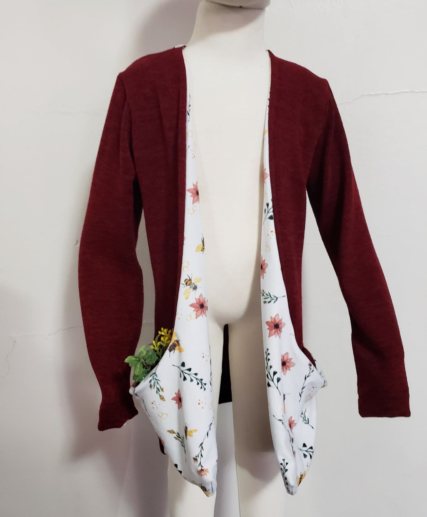 Carmine and bees cardigan